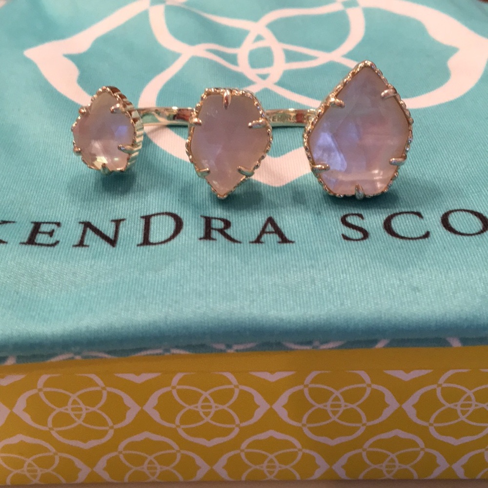 Kendra Scott double ring in pearl with gold trim